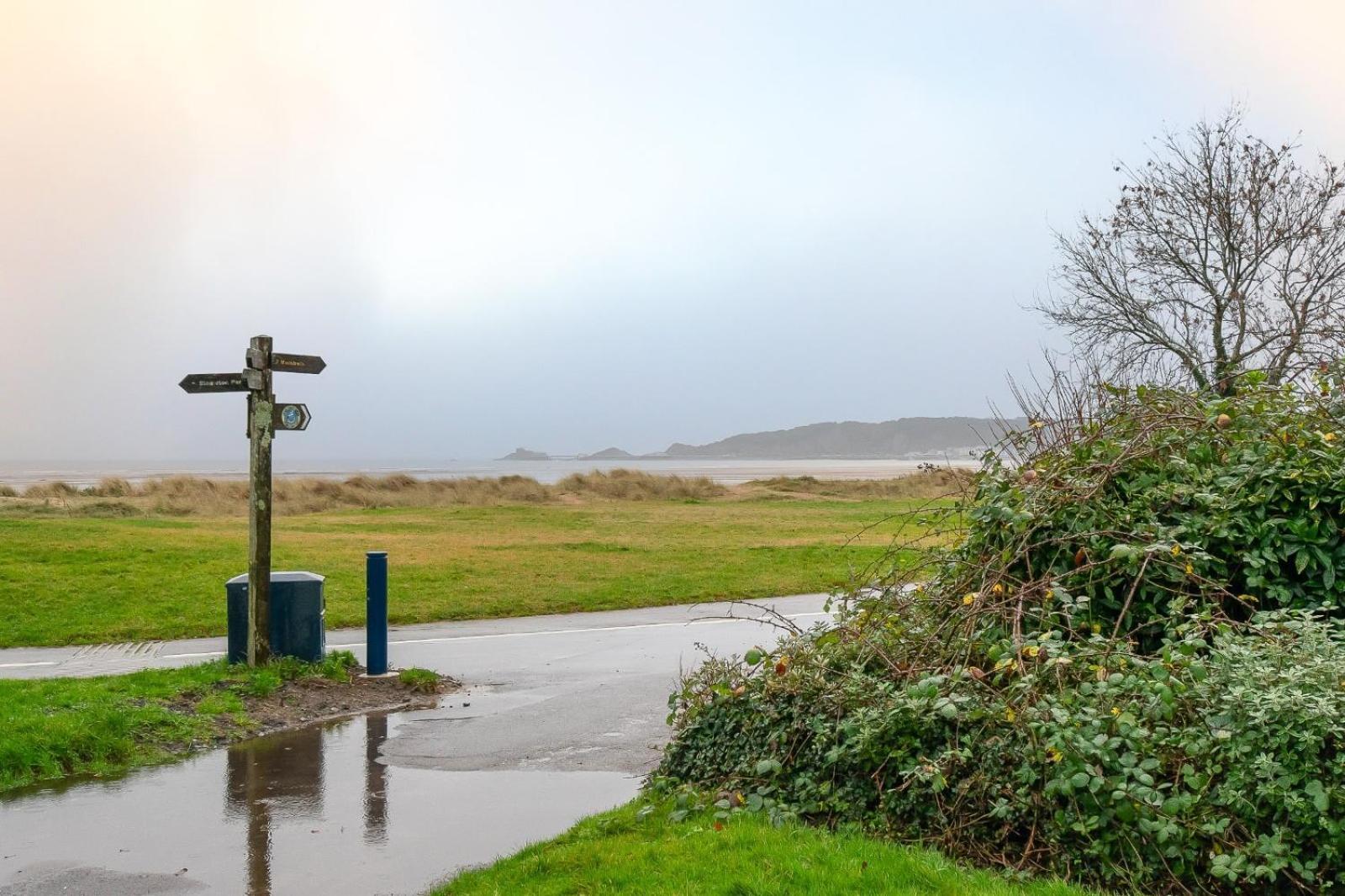 Casa One Hundred - A Beautiful 4 Bed House On The Beach Front Swansea Esterno foto