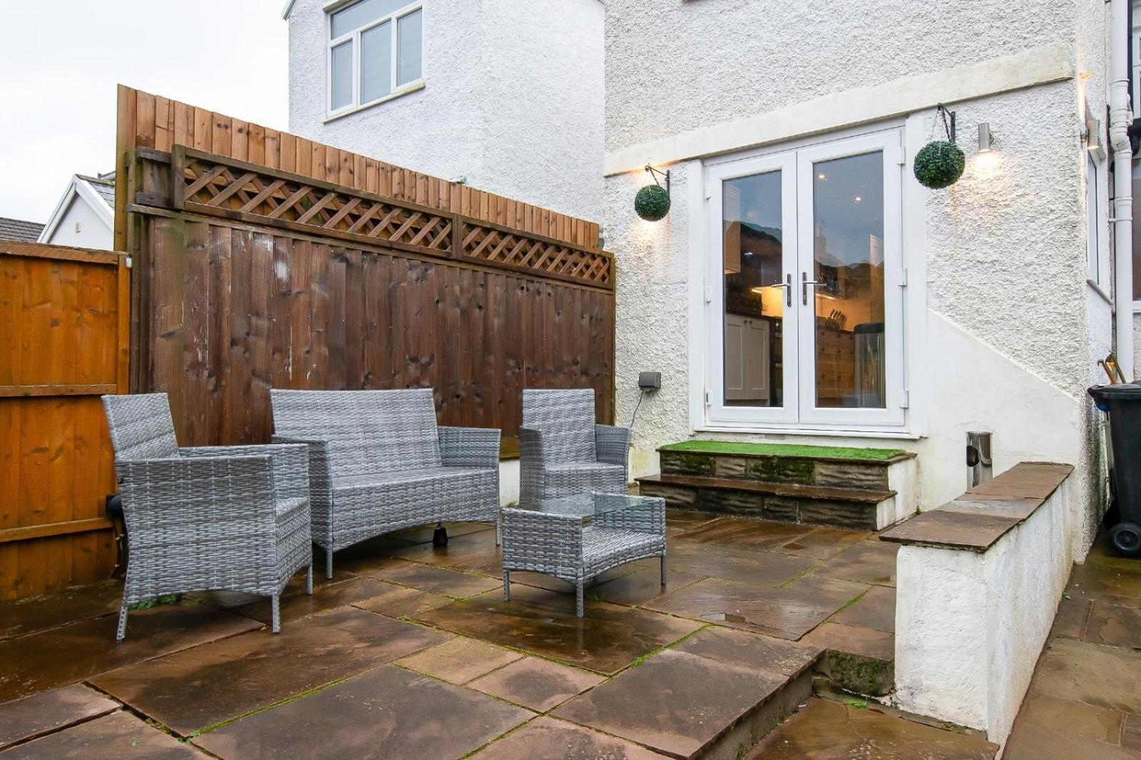 Casa One Hundred - A Beautiful 4 Bed House On The Beach Front Swansea Esterno foto