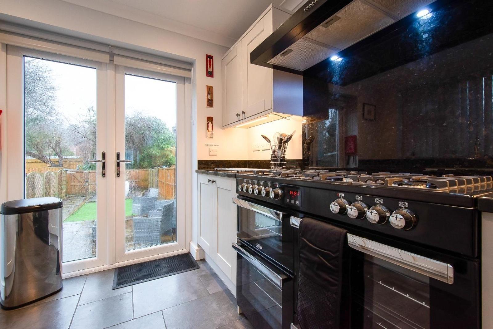 Casa One Hundred - A Beautiful 4 Bed House On The Beach Front Swansea Esterno foto
