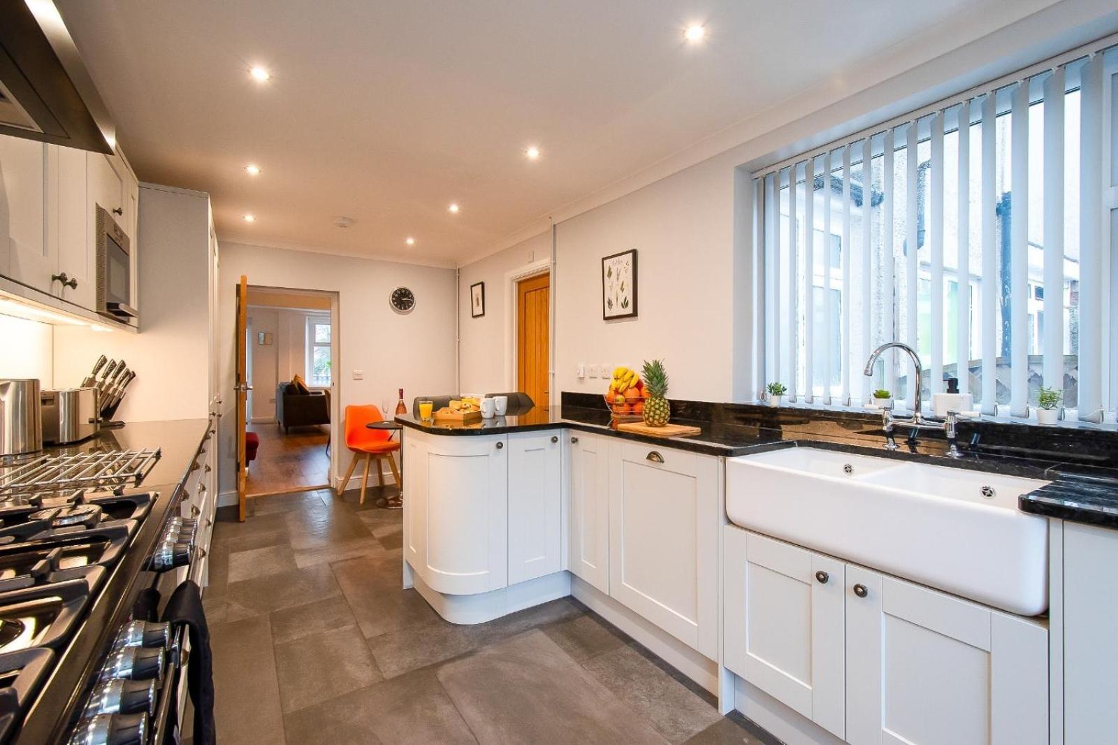 Casa One Hundred - A Beautiful 4 Bed House On The Beach Front Swansea Esterno foto