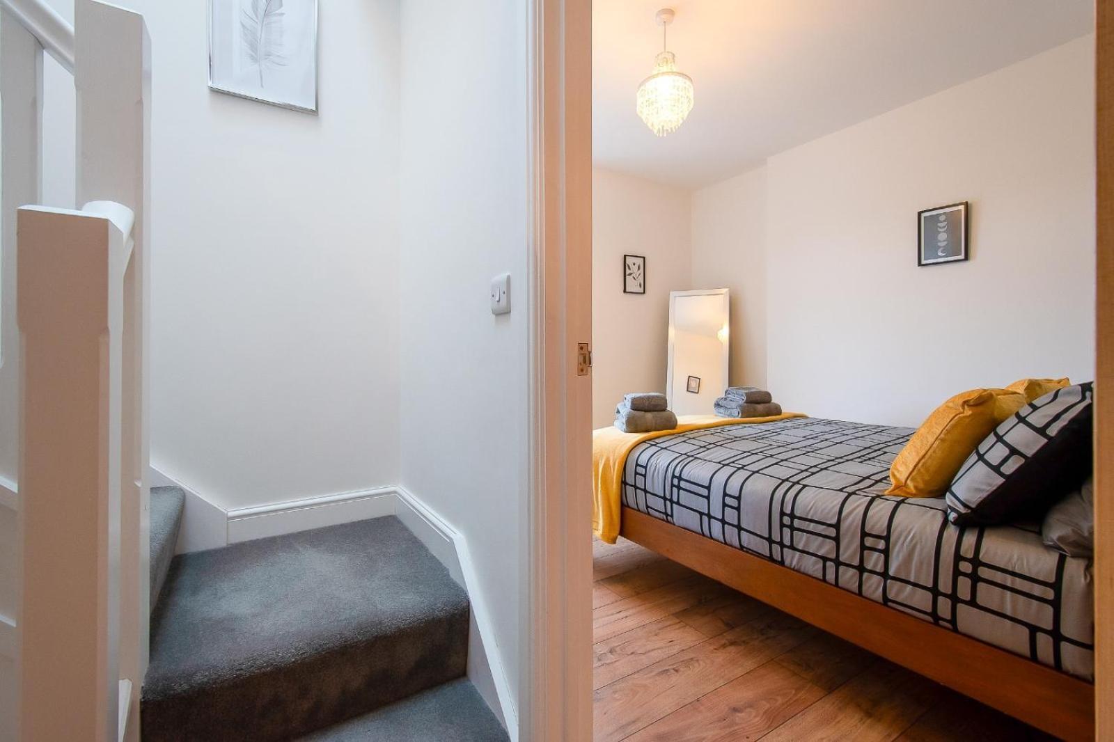 Casa One Hundred - A Beautiful 4 Bed House On The Beach Front Swansea Esterno foto
