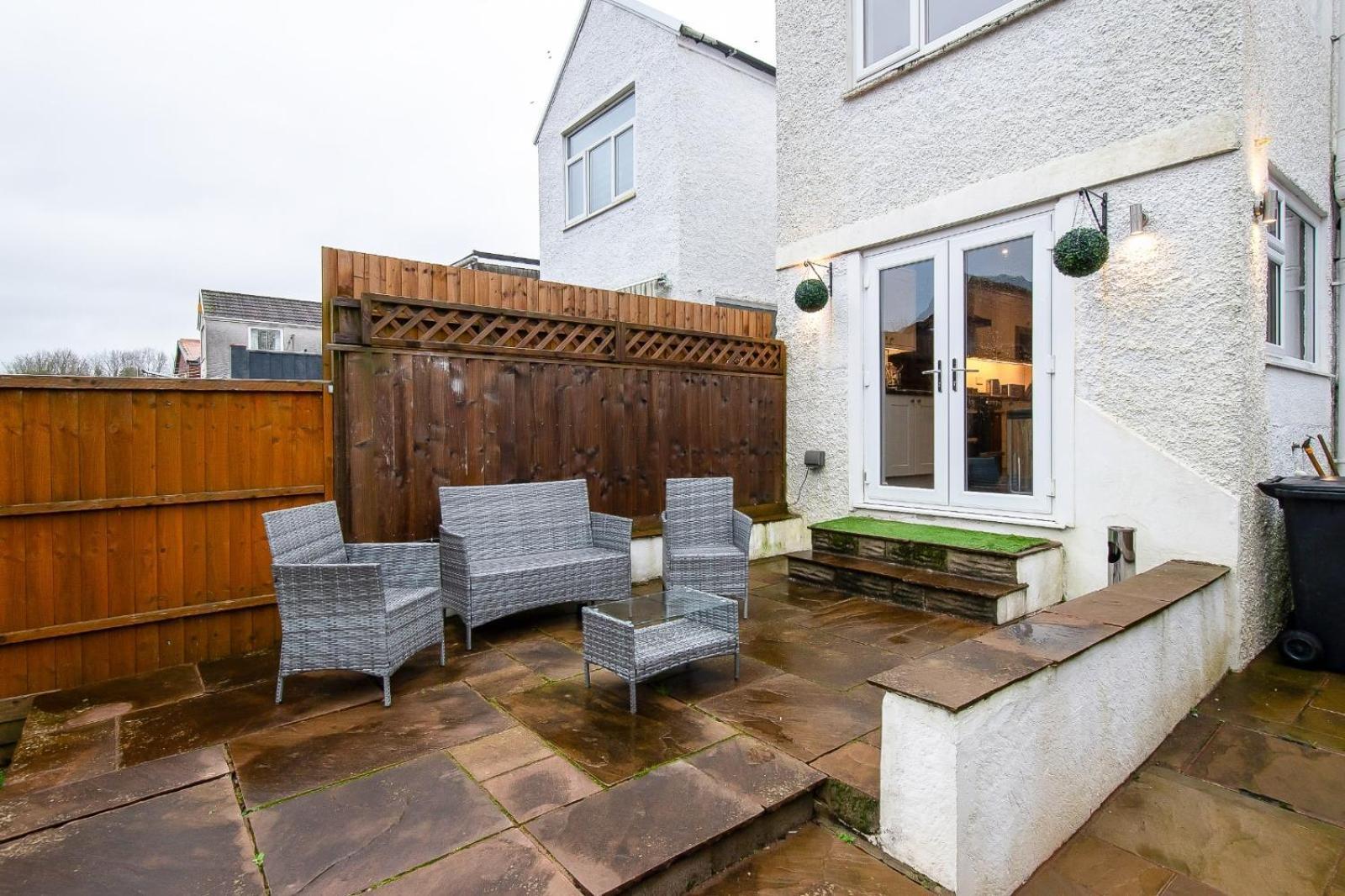 Casa One Hundred - A Beautiful 4 Bed House On The Beach Front Swansea Esterno foto