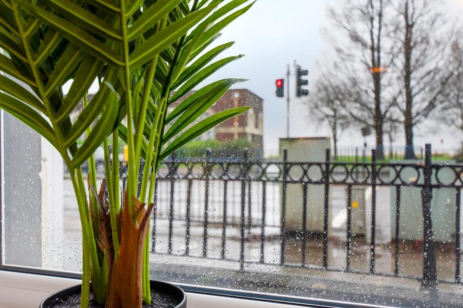 Casa One Hundred - A Beautiful 4 Bed House On The Beach Front Swansea Esterno foto