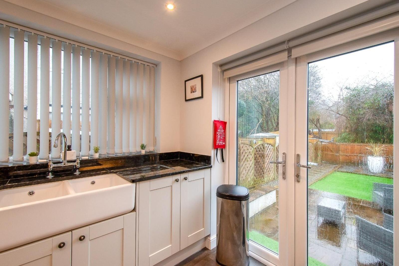 Casa One Hundred - A Beautiful 4 Bed House On The Beach Front Swansea Esterno foto