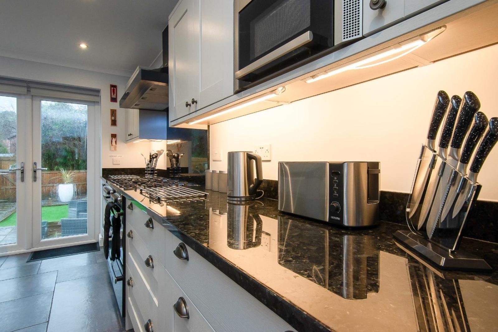 Casa One Hundred - A Beautiful 4 Bed House On The Beach Front Swansea Esterno foto