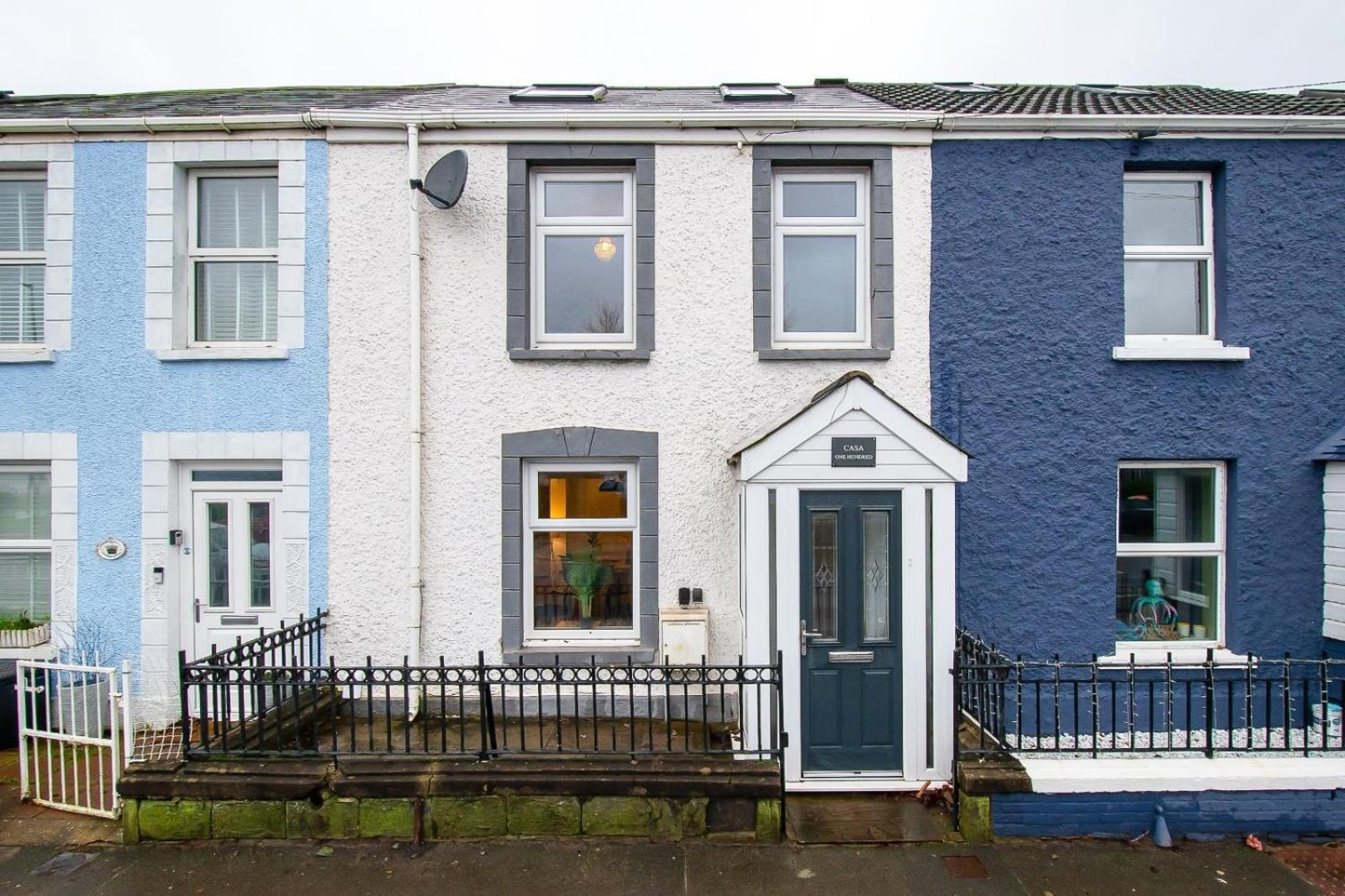 Casa One Hundred - A Beautiful 4 Bed House On The Beach Front Swansea Esterno foto